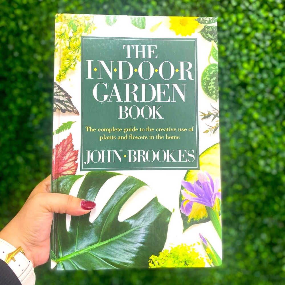 Table Decor 
The Indoor Garden Book Paperback  VGUC
